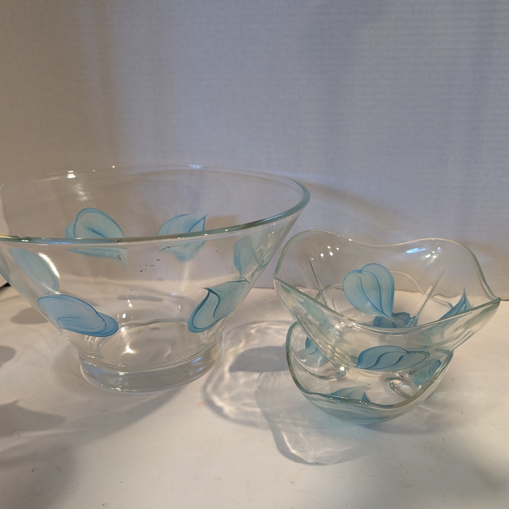 Anchor Hocking Chip N Dip Set and Bowls Mid Century Modern Turquoise Blue Leaf.